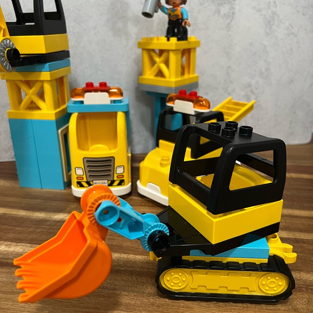 Lot of Lego DUPLO Construction Trucks Vehicles & Accessories from Set #10933 - Picture 9 of 12